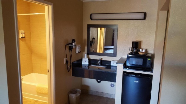 Anaheim Astoria Inn & Suites image 22