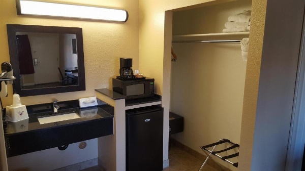 Anaheim Astoria Inn & Suites image 23